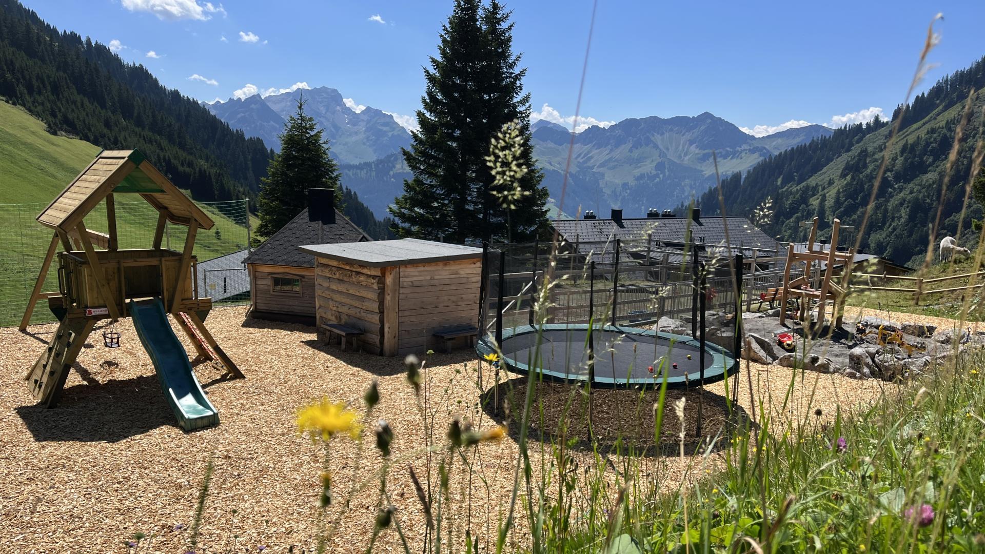 Familienurlaub beim Erlebnisspielplatz im Alpenresort Walsertal
