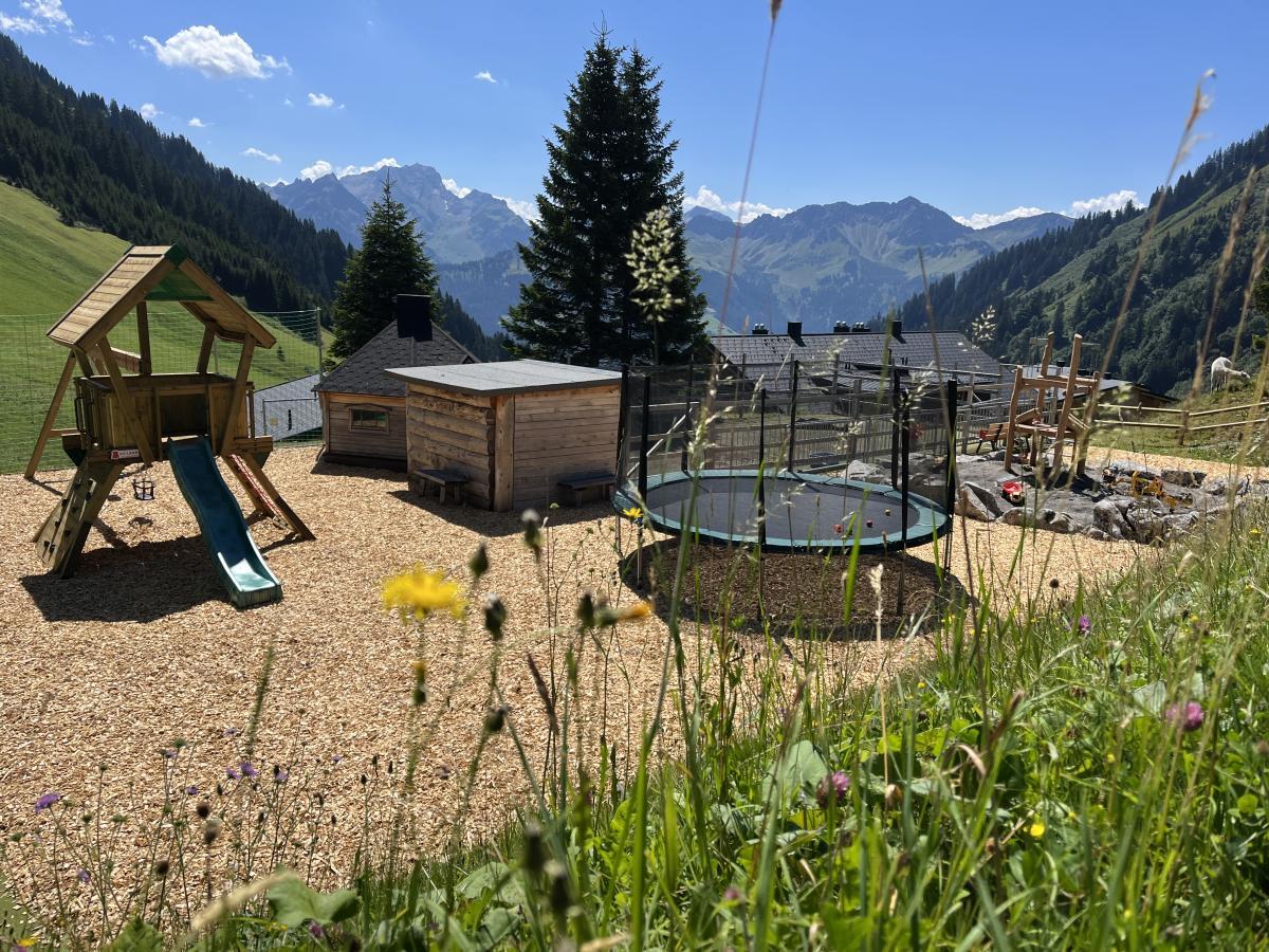 Familienurlaub beim Erlebnisspielplatz im Alpenresort Walsertal