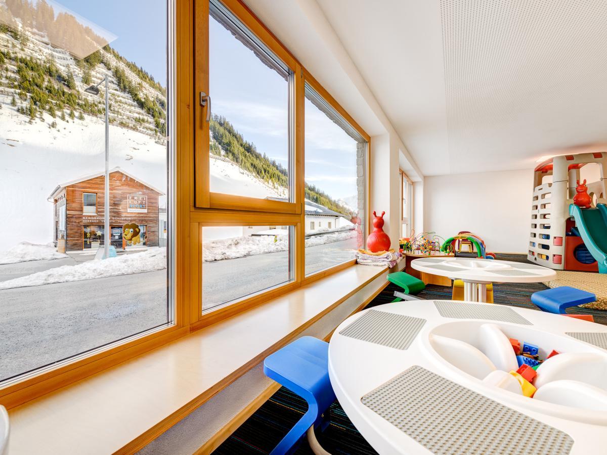 helles Kinderspielzimmer im Alpenresort Walsetal 