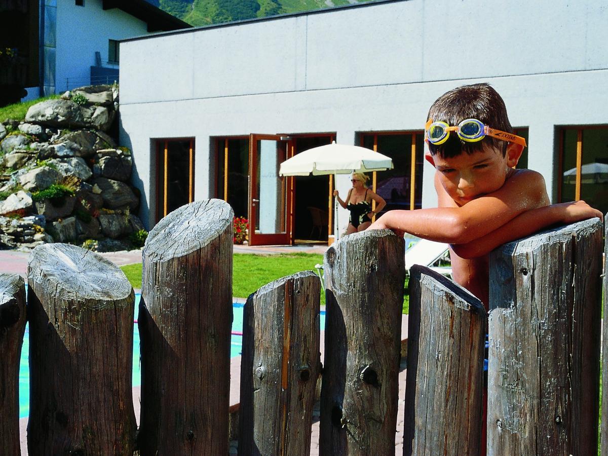 Badespass für die kleinen Gäste im Alpenresort Walsertal